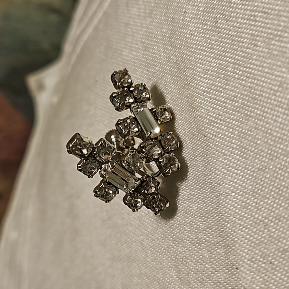White Metal Clear Rhinestone Screw Back Earrings - Picture 2 of 5